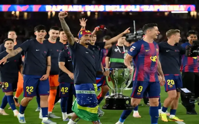 رافينيا: تجاوزنا الصعوبات واستحققنا لقب الدوري الإسباني بجدارة